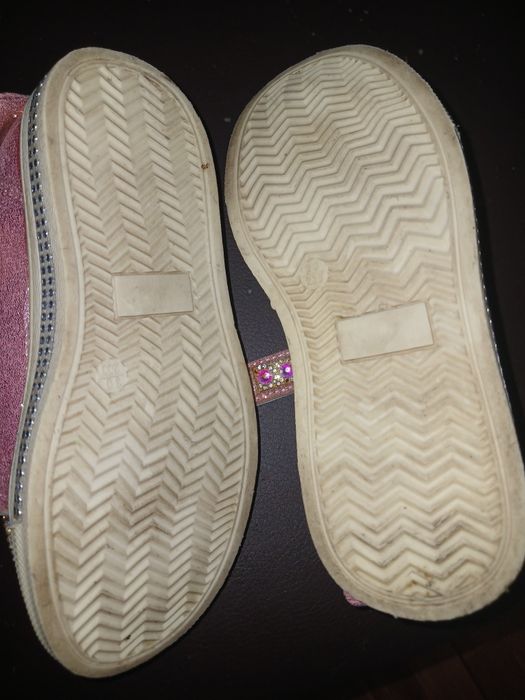 Кросівки дитячі для дівчинки.