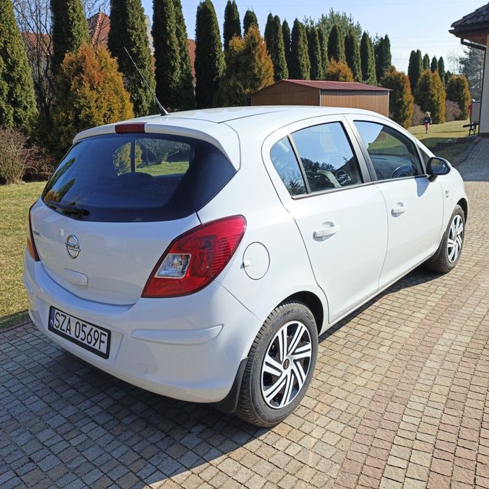 Opel Corsa D  1.4 16v Benzyna