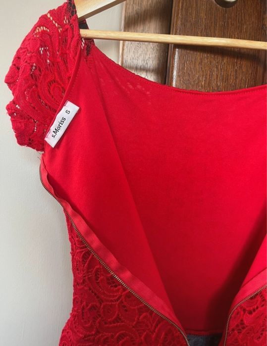 Czerwona sukienka, rozmiar S, s.Moriss
