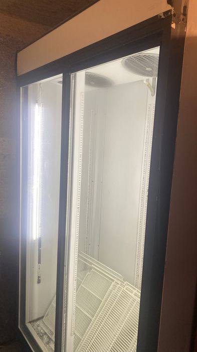 большой холодильный шкаф-витрина UBC Ice Stream Extra Large