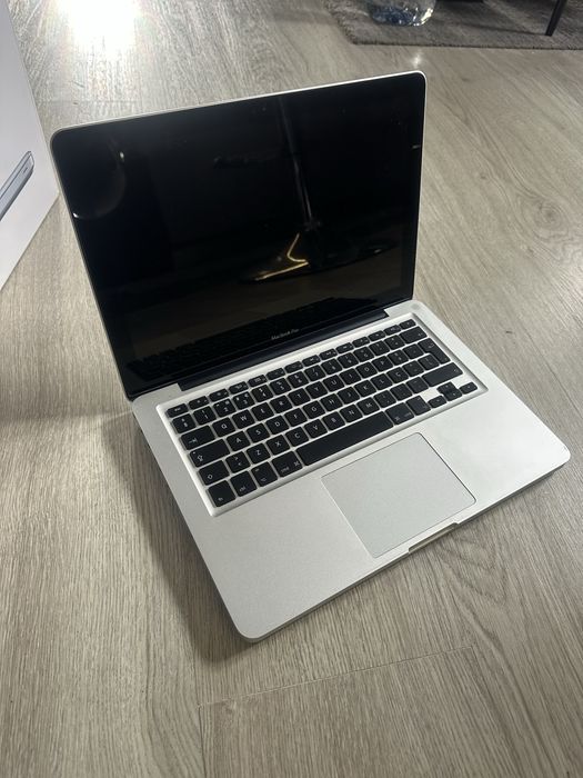MacBook Pro 13.3” i7  750GB (avaria)