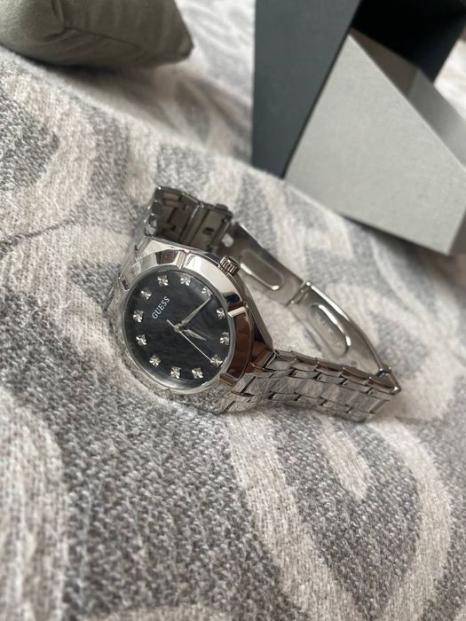 Жіночий наручний годинник Guess