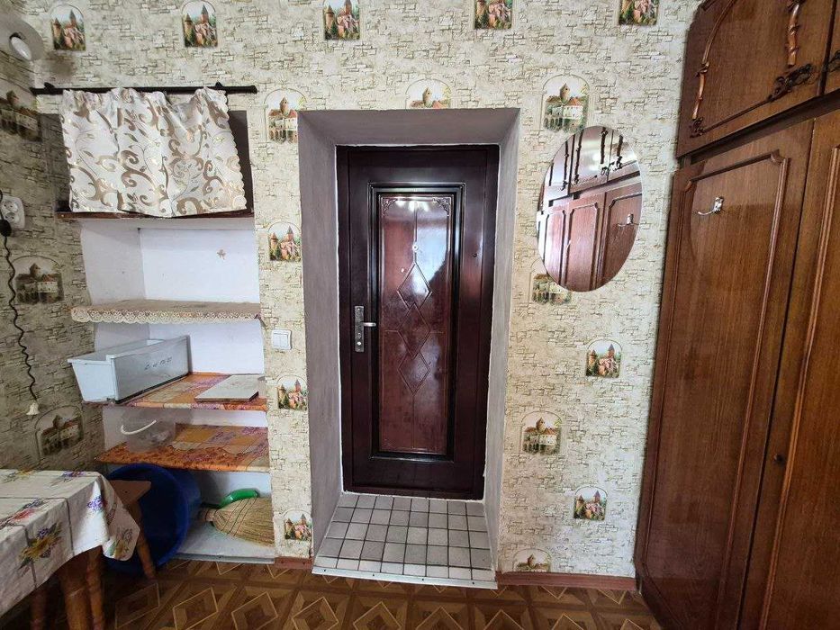 43136 ІД 2к Гречани в гуртожитку 33 кв.м.