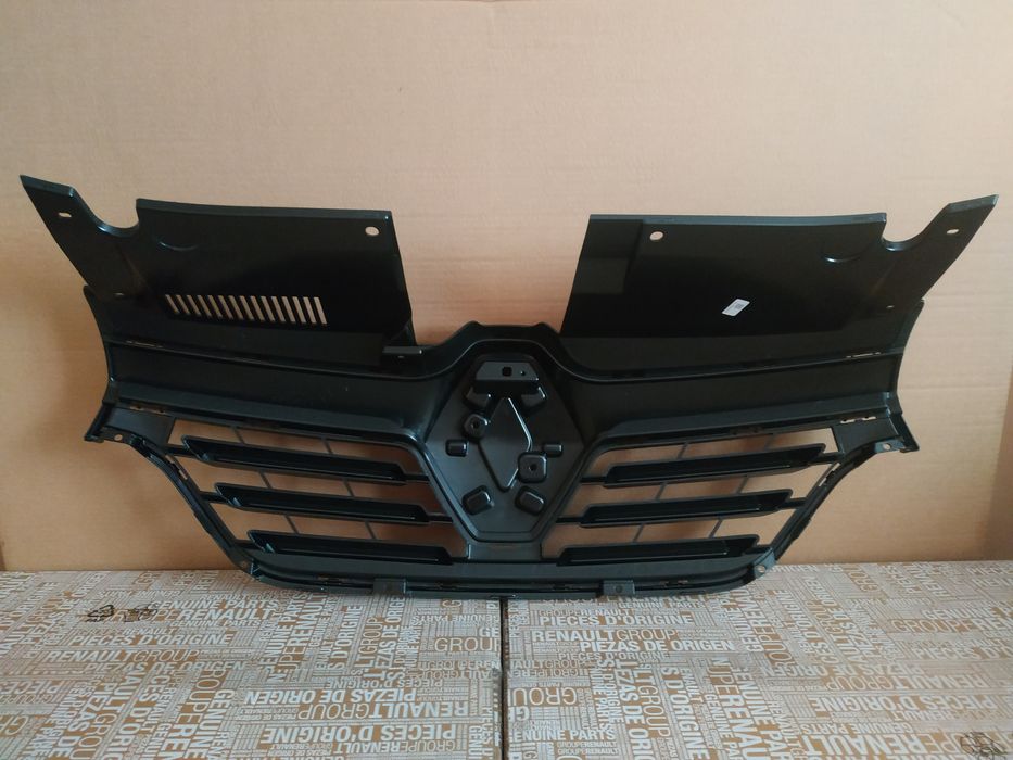 Решітка радіатора для Рено Логан 2 Разборка Renault Dacia Logan 2 orig