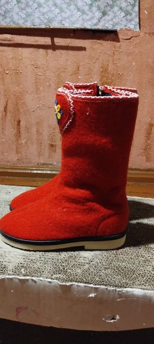 Нові бурки для дівчинки часів СССР
