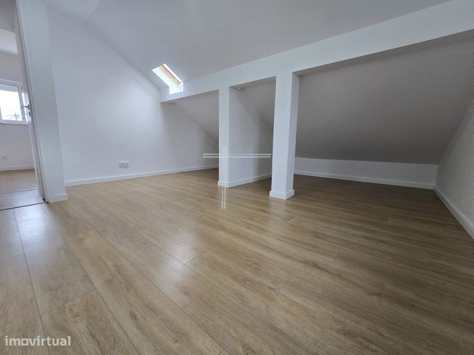 Moradia isolada T4 de arquitetura tradicional - Aroeira