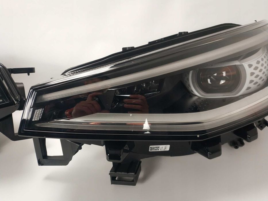 фара права ліва Volkswagen id4  шрот запчастини Full Led IQ light шрот