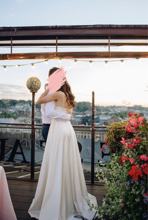 Сукня весільна мінімалістична