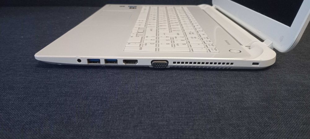 Ультрабук Игровой Toshiba L50/ Intel i5/ Video 4 gb/ Ram 8gb/ Hdd 1 Tb