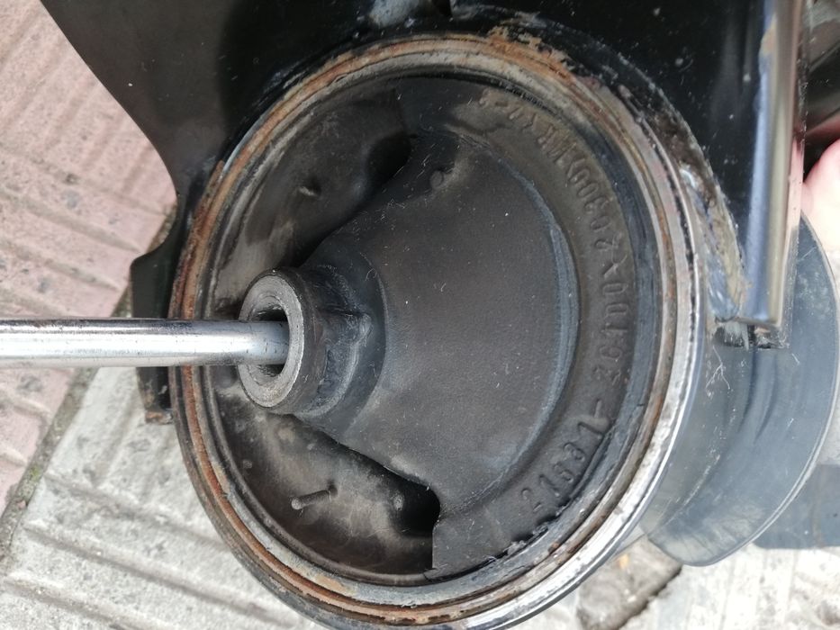 Подушка двигателя Kia Carens, Magentis