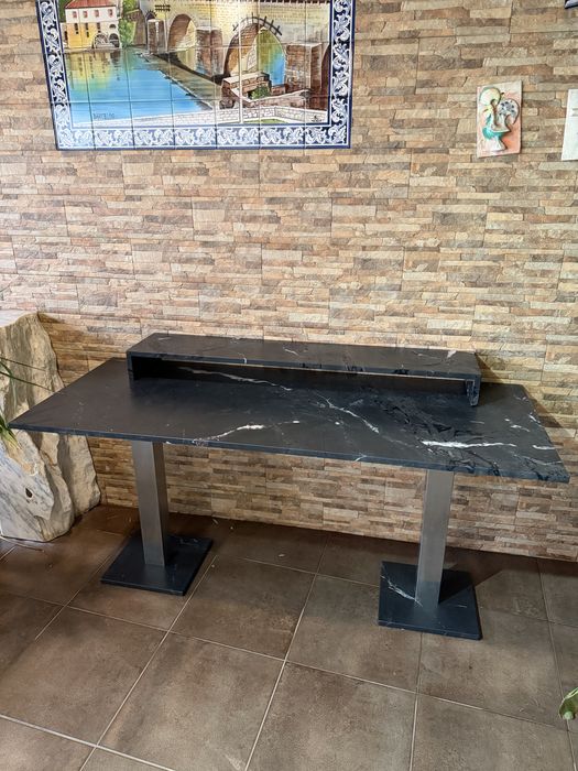 Secretária em Mármore