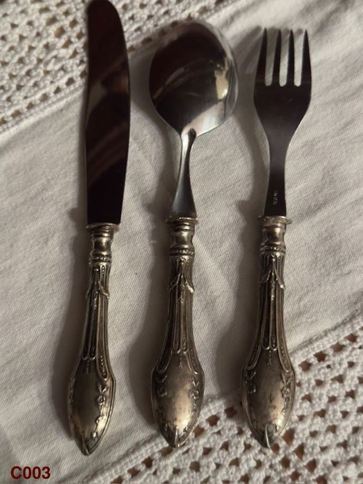 Conjunto de talheres infantis com cabo de prata