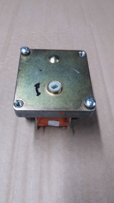 Silnik z przekładnią/ 230V  /180 obr.