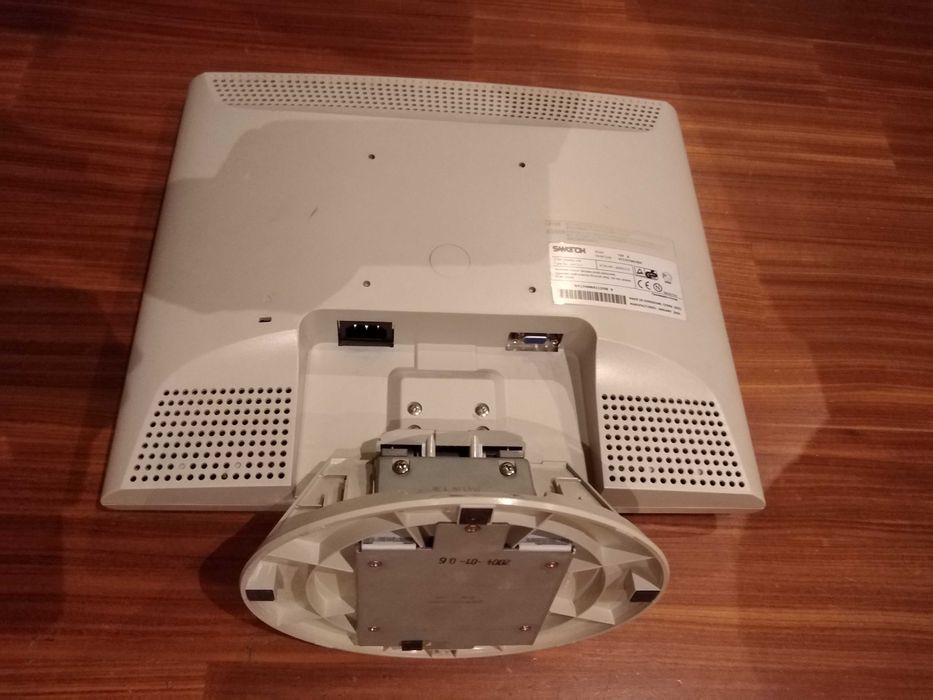 Used but functional monitor64729683004034121