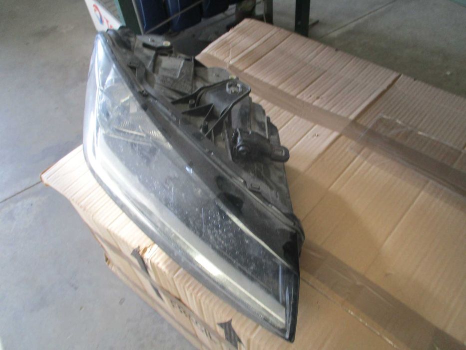 Ótica Direita Audi Q2