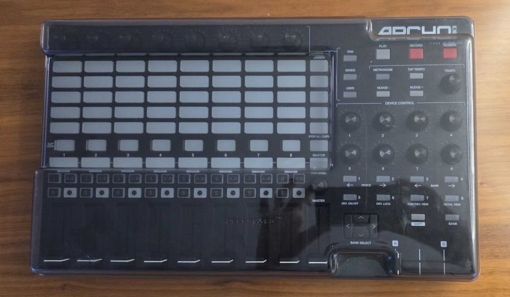 AKAI APC 40 Mk2 com Decksaver - midi controller