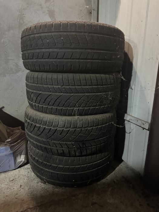 Продам Б/У  Шини Зимние 245/45 R18
