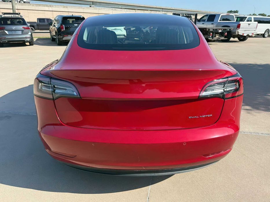 Tesla Model 3      2018