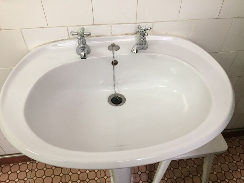 Loiças de casa de banho - sanita, lavatório e bidé ROCA