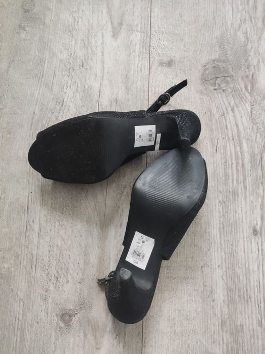 Seksowne szpilki 38 sandałki z połyskiem WideFit