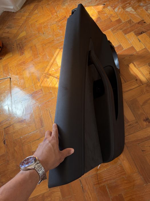 Forro porta traseira lado do motorista (esquerda)tesla model 3 traseira