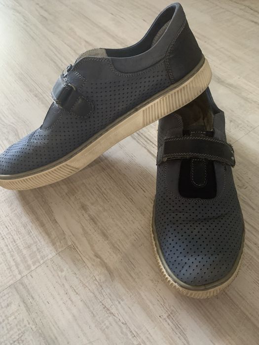 Шкіряні туфлі на підлітка