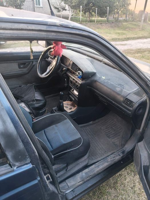Продам власний автомобіль Пежо 405