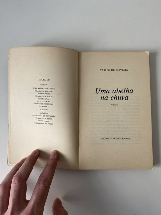 Livro Uma Abelha na Chuva. Carlos de Oliveira
