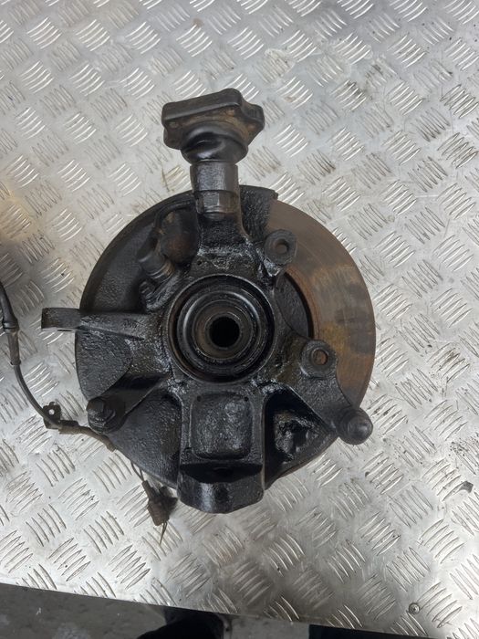 Цапфа кулак Ниссан террано 2 nissan terrano