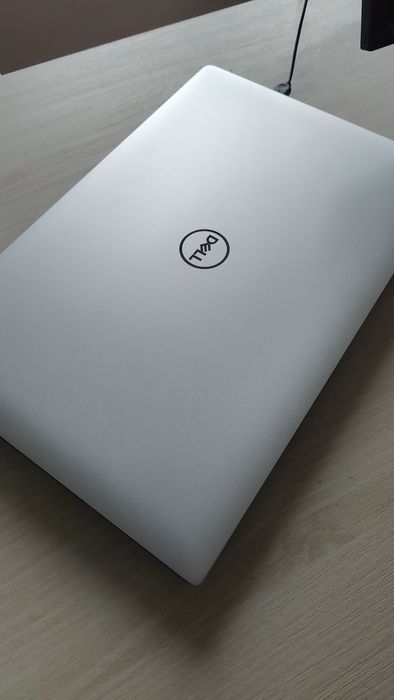Dell XPS 15 7590 I7-9750H