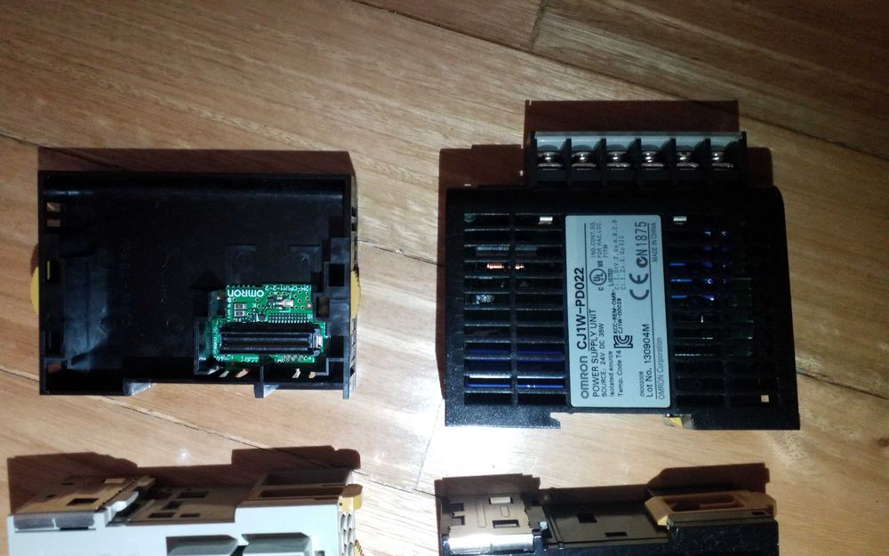 Autómato PLC Omron Sysmac CJ2M CPU11 + Cartas + Fonte64550504999809124