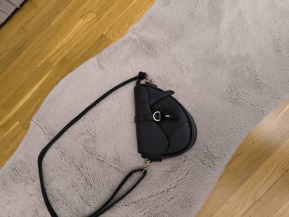 Маленька сумка через плече