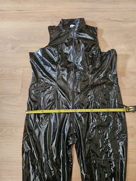 Black Level Winylowy kombinezon z zamkiem Plus 4XL