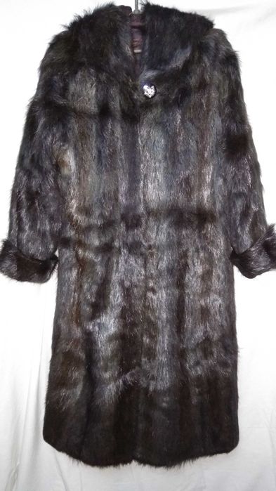 Шуба с капюшоном из меха нутрии