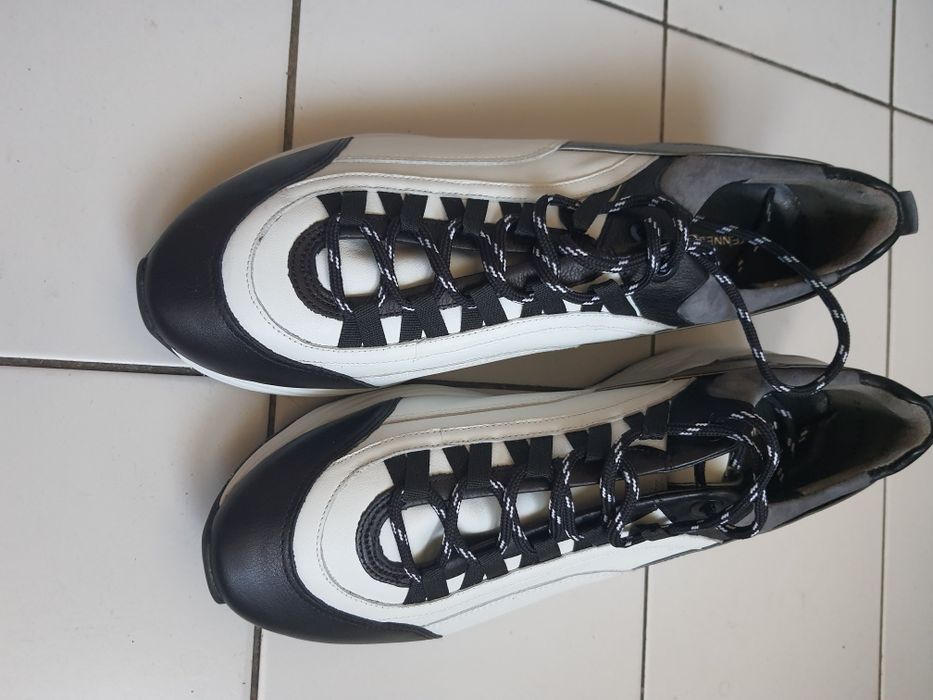 Buty Nowe 42, Kennel schmenger