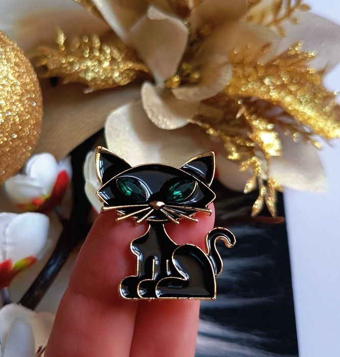 Broszka czarny kot