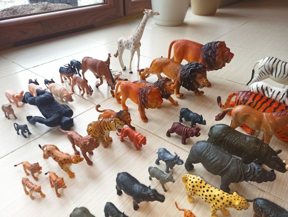 Figurki zwierząt (62szt.)-zabawki -guma, plastik.