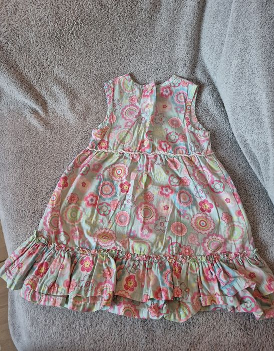 Sukienka w kwiaty, r.104