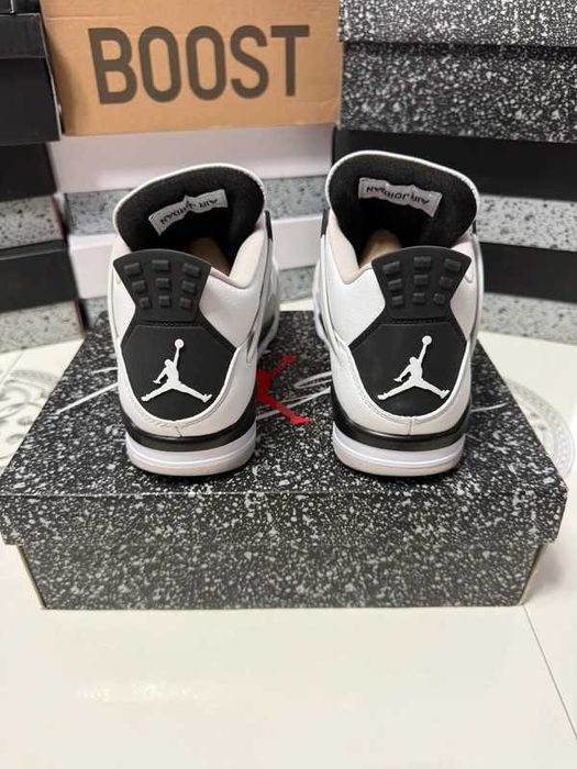 Jordan 4 retro Military black R.44