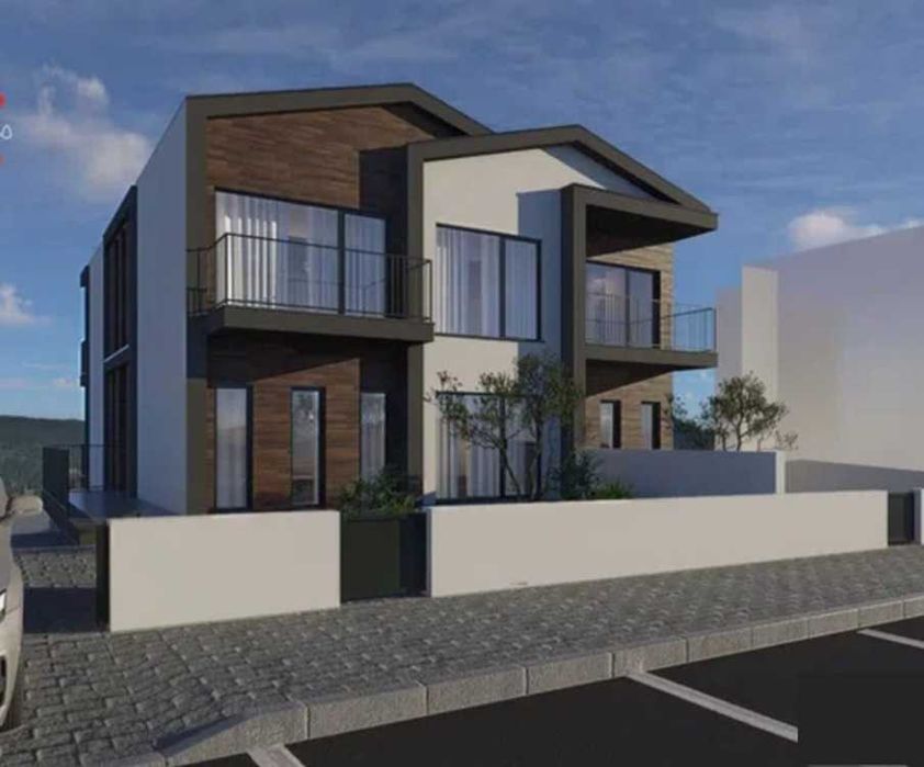 Moradia T4 Geminada - 300 m2 | Centro De Mirandela, Bragança — Mirandela, Bragança