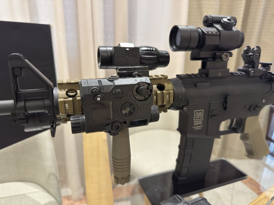 Arma M4 Airsoft Specna Arms+ Acessorios