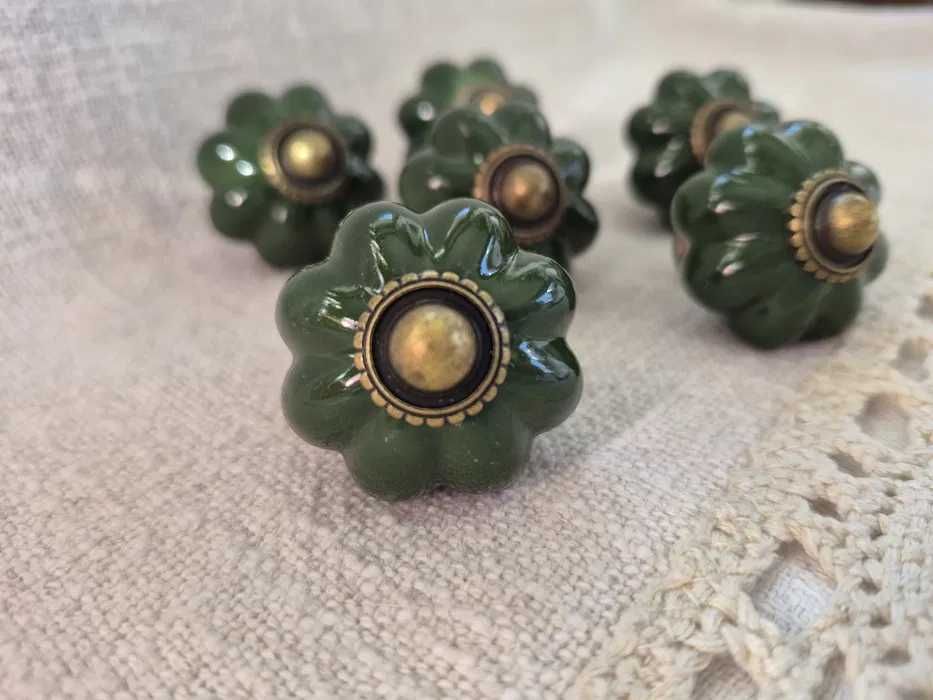 gałki do mebli uchwyty ceramiczne butelkowa zieleń złoto vintage retro