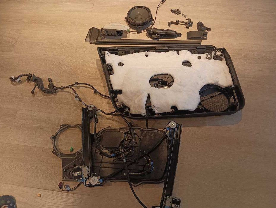 Тесла модел 3 двері праві передня і задня