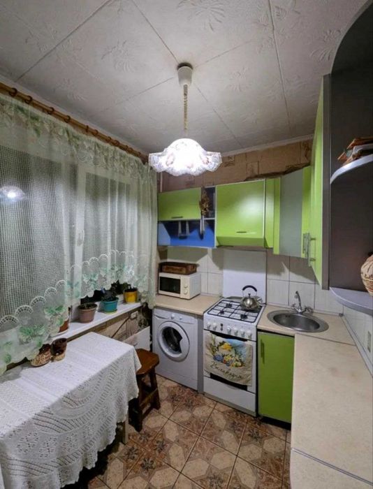 L Продам  4 комнатную квартиру на Залютино