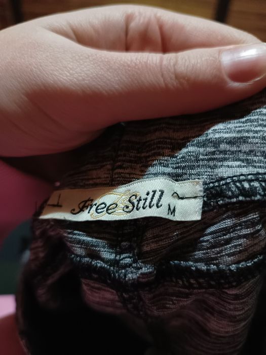 Szare legginsy z czarnymi paskami