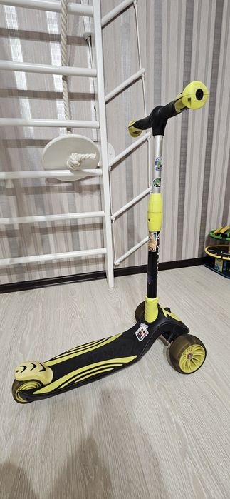 Дитячий самокат GOLF