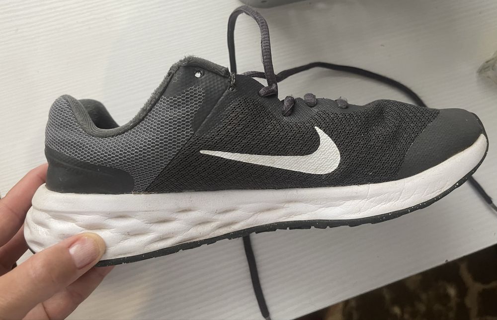 Кроссовки Nike.