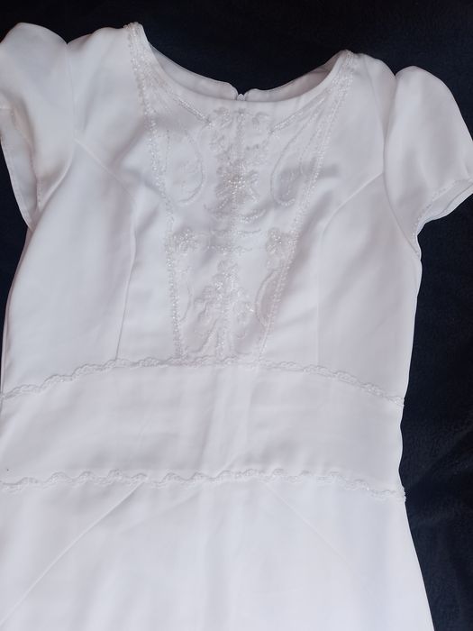 Біле плаття вишите бісером