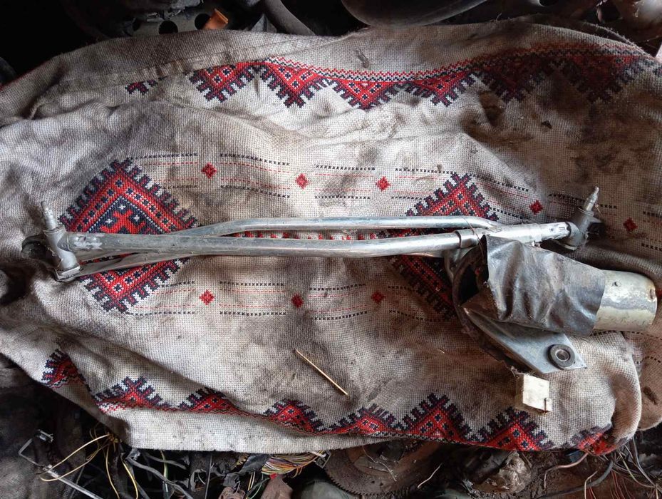 Трапеція  дворнікіа з моторчиком