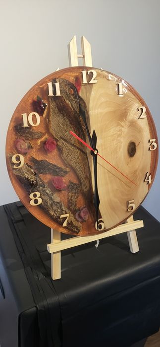 Zegar z różami w żywicy